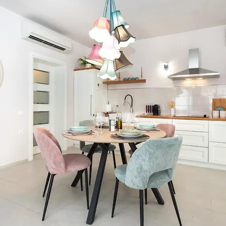 Apartmán Yukka Comfor Center Hvar With Parking *